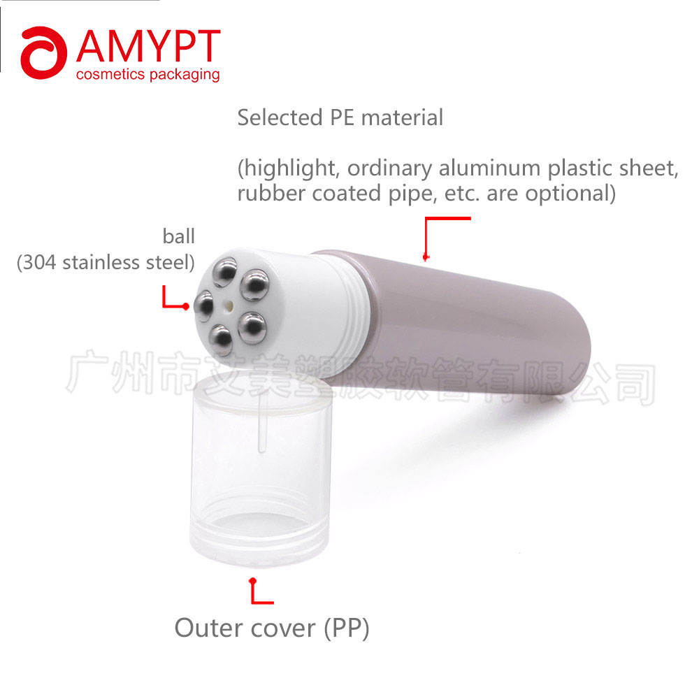 с косметическими тюбиками с роликовыми шариками